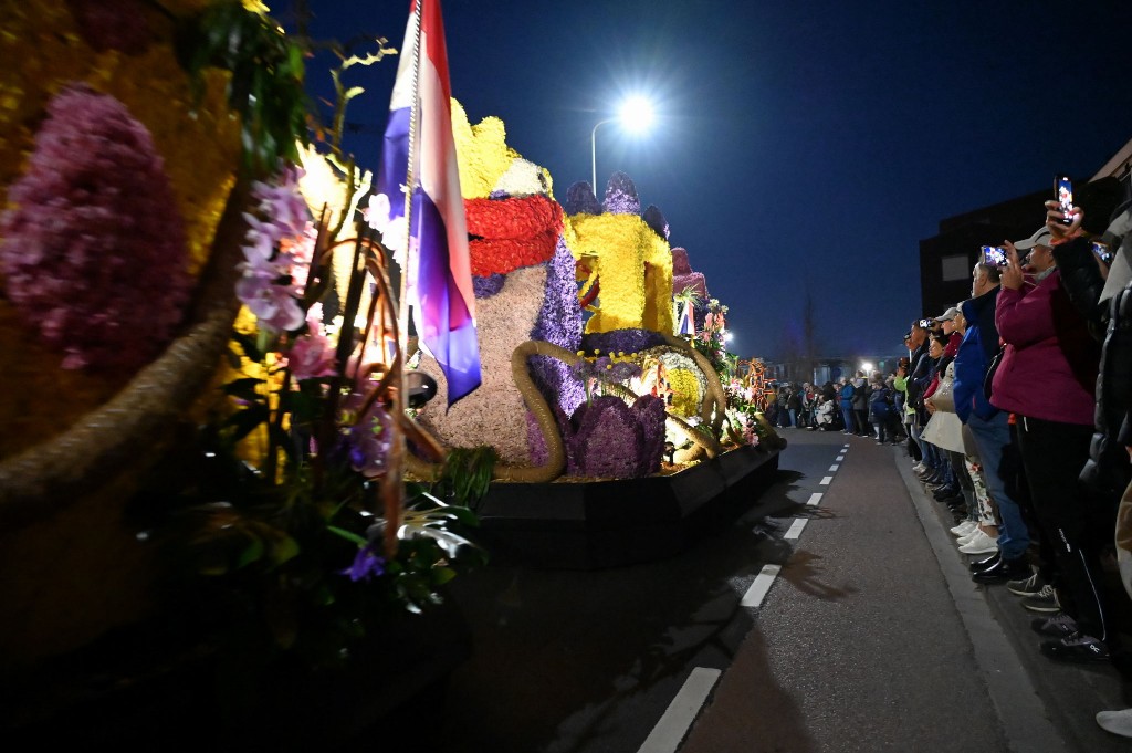 ../Images/Verlicht bloemencorso 2025 089.jpg
